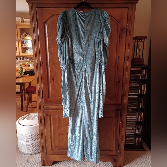 Women's Renaissance Queen Costume (Large/10-12) - Picture 3 of 7